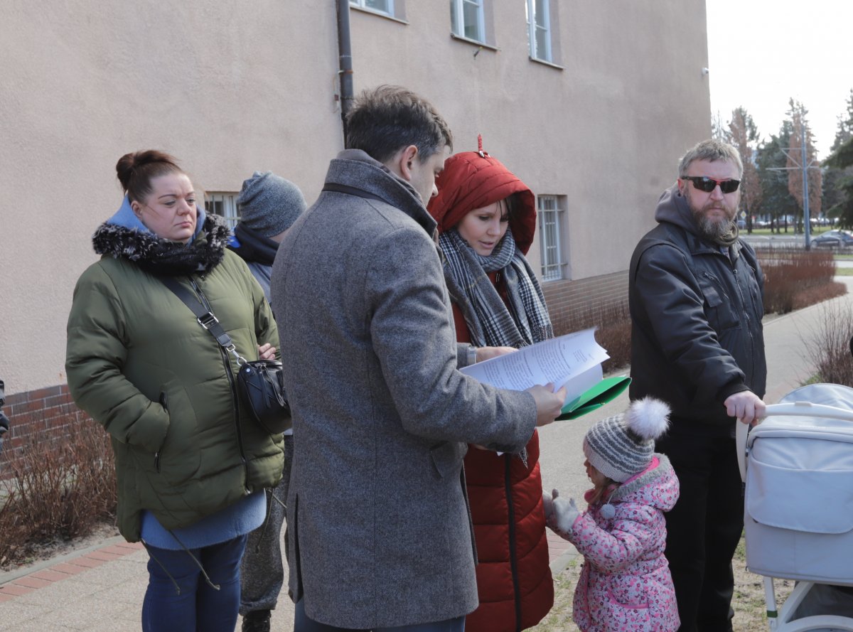 Pikieta w Elblągu. Rodzice mają dość 