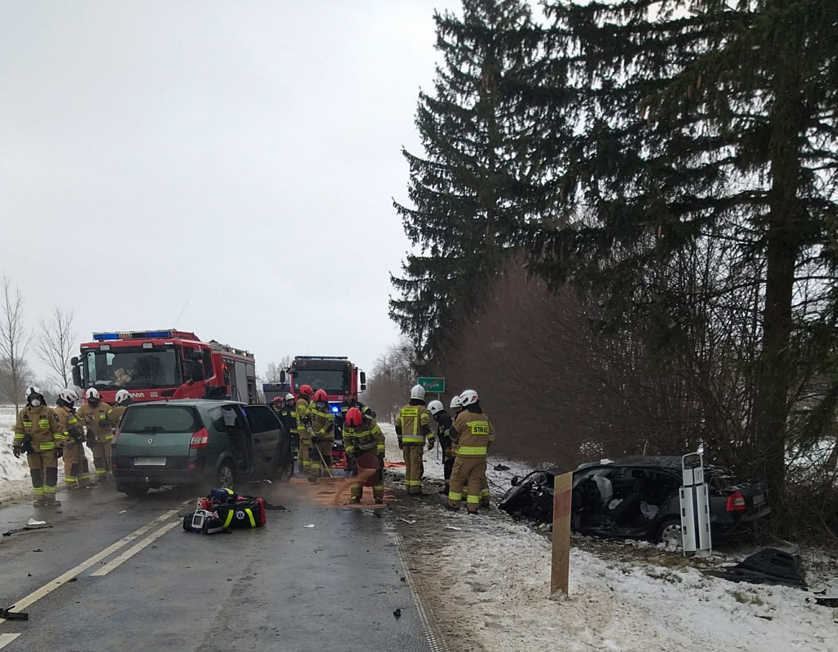Wypadek na drodze W513. Nie żyje kobieta, pięć osób rannych