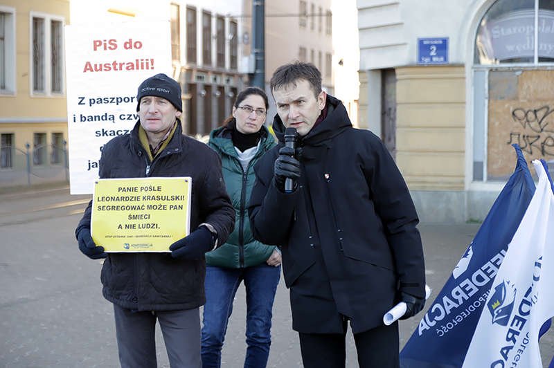 Konfederacja przeciwna ustawie Hoca. W styczniu wysłuchanie publiczne