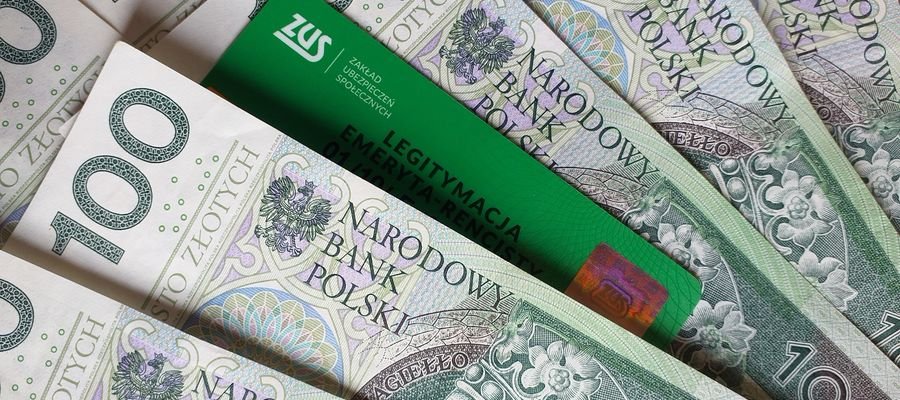 Czternastka tylko dla żyjącego emeryta i rencisty
