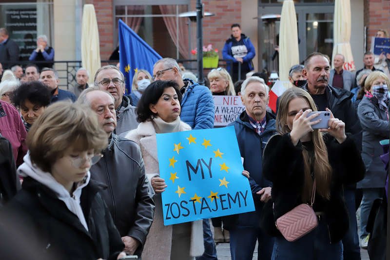 My zostajemy. Rząd wychodzi: Demonstracja w Elblągu [ZDJĘCIA]