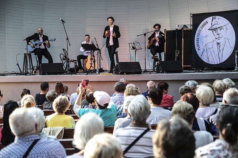 Letni Salon Muzyczny w Elblągu. Koncert zespołu Plateau [ZDJĘCIA]