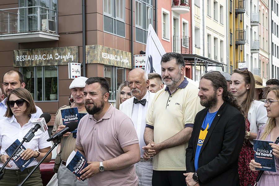 Konfederacja: Spacerowali po elbląskiej starówce