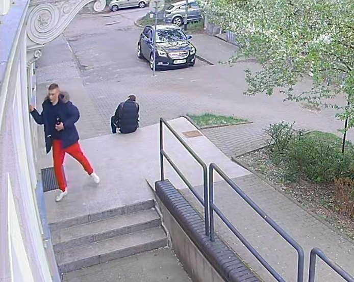 Policja szuka sprawcy oderwania tablicy