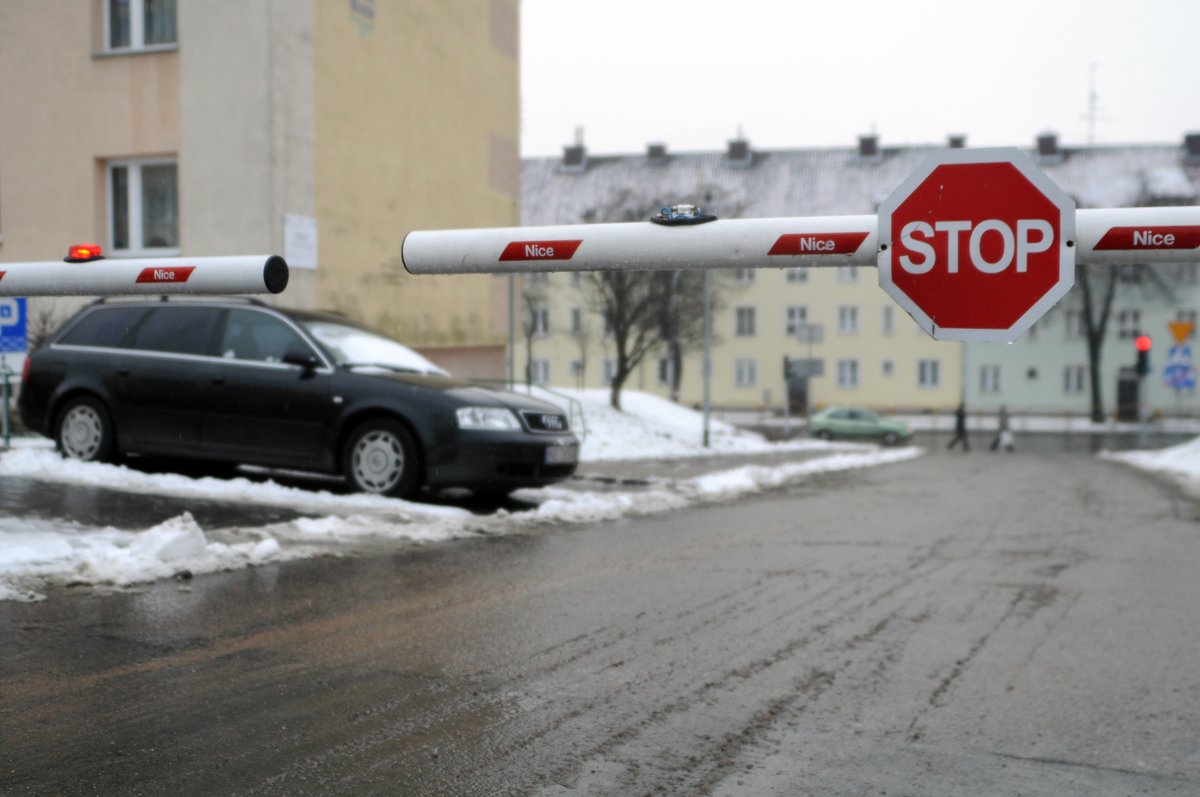 Szlabany utrudniają medykom pracę. Kiedy to się zmieni?