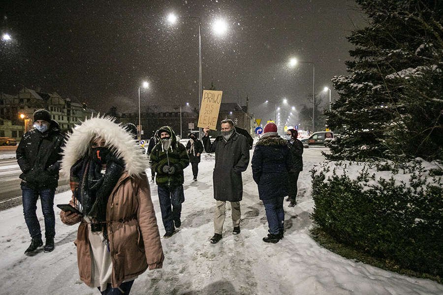 Kolejna akcja Elbląskiego Strajku Kobiet: Nie przyjmuję MANDATU! [ZDJĘCIA]