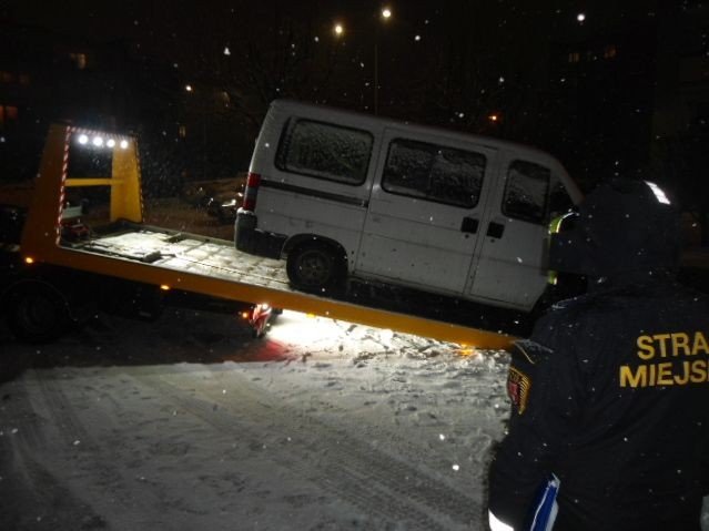 Kolejne wraki pojazdów znikają z ulic Elbląga