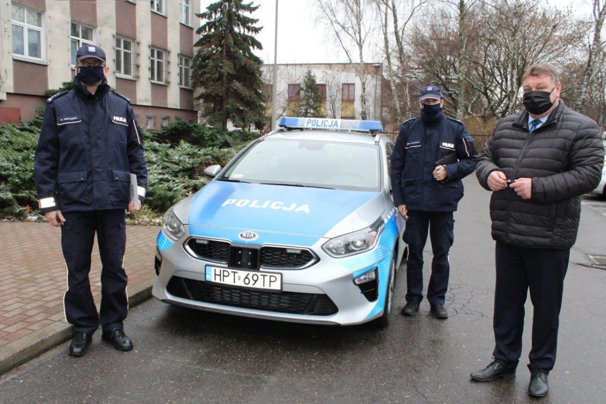 Nowy radiowóz dla elbląskiej policji [VIDEO]