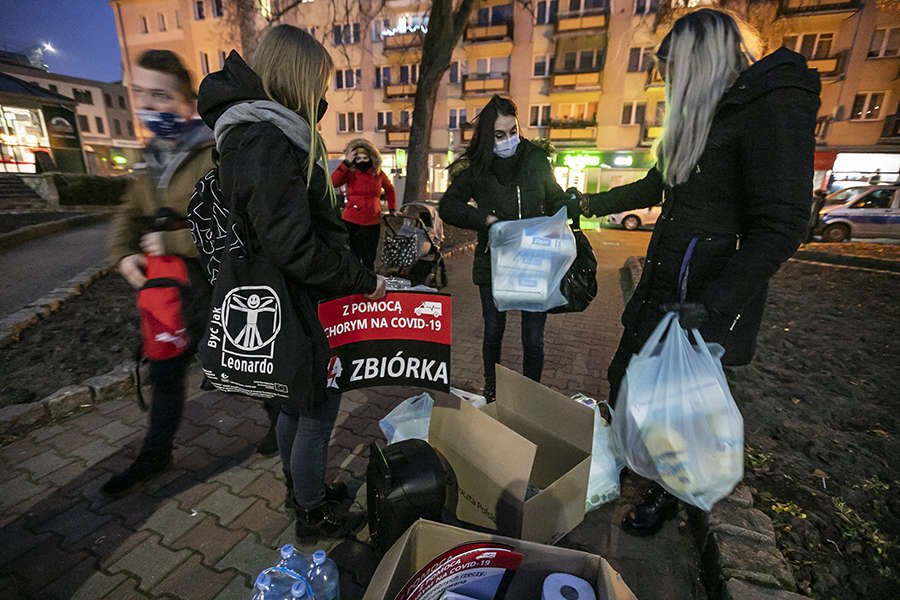 Elbląski Strajk Kobiet z pomocą dla chorych na Covid-19  [ZDJĘCIA]