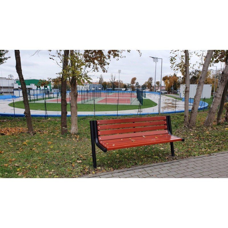 Coraz więcej ławek i śmietników