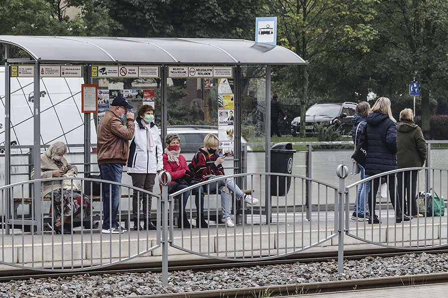 Ponad 100 mandatów za nienoszenie maseczek [ZDJĘCIA]
