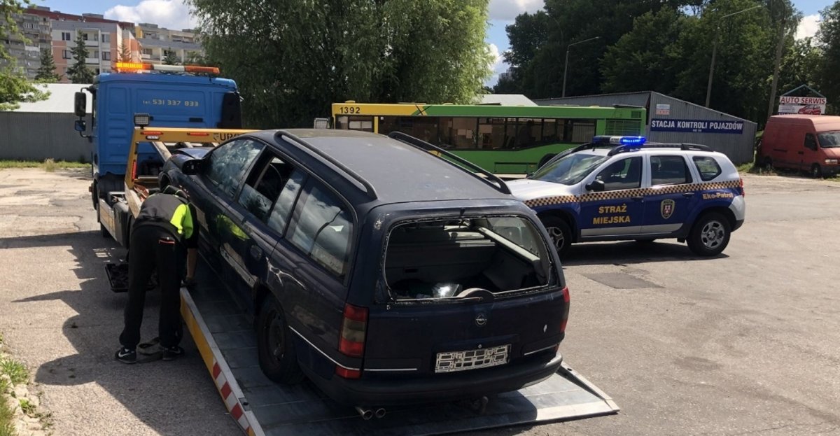 Kolejne pojazdy nieużytkowane znikają z dróg
