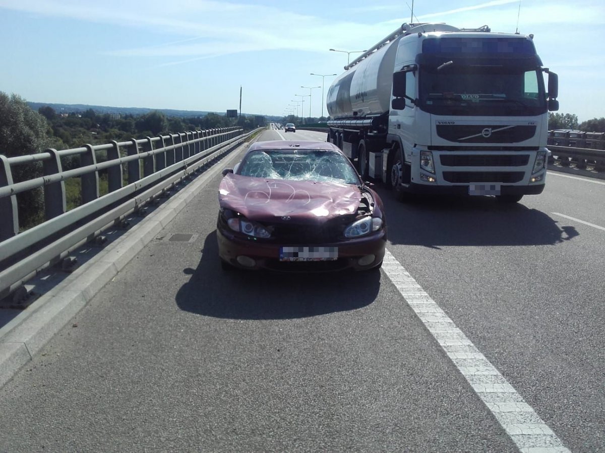 Jechał bez… szyb, bez prawa jazdy za to po narkotykach