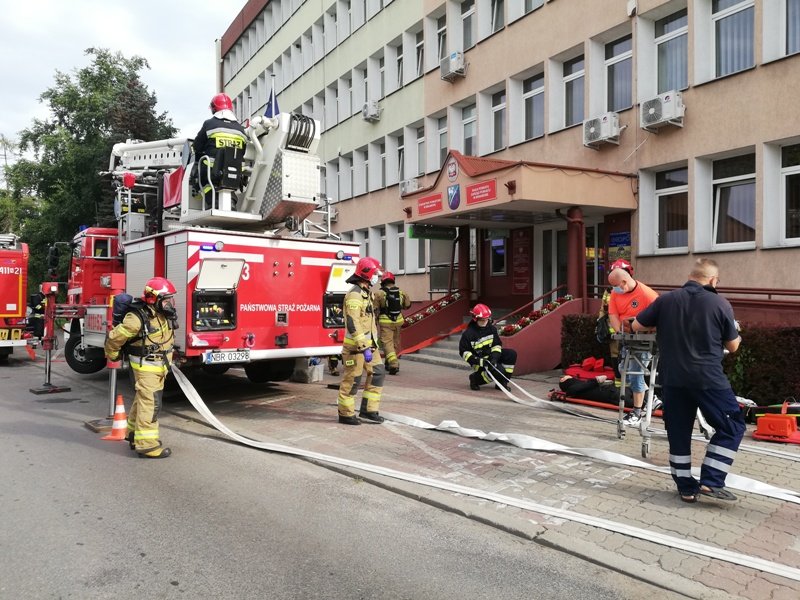 Pożar w starostwie? Zobacz strażaków w akcji [ZDJĘCIA]