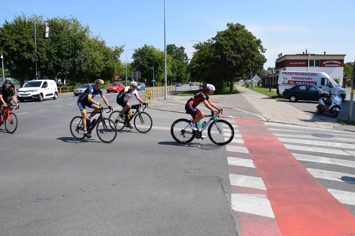 Policjanci z Olsztyna dojechali do Elbląga. Jadą dalej w szczytnym celu