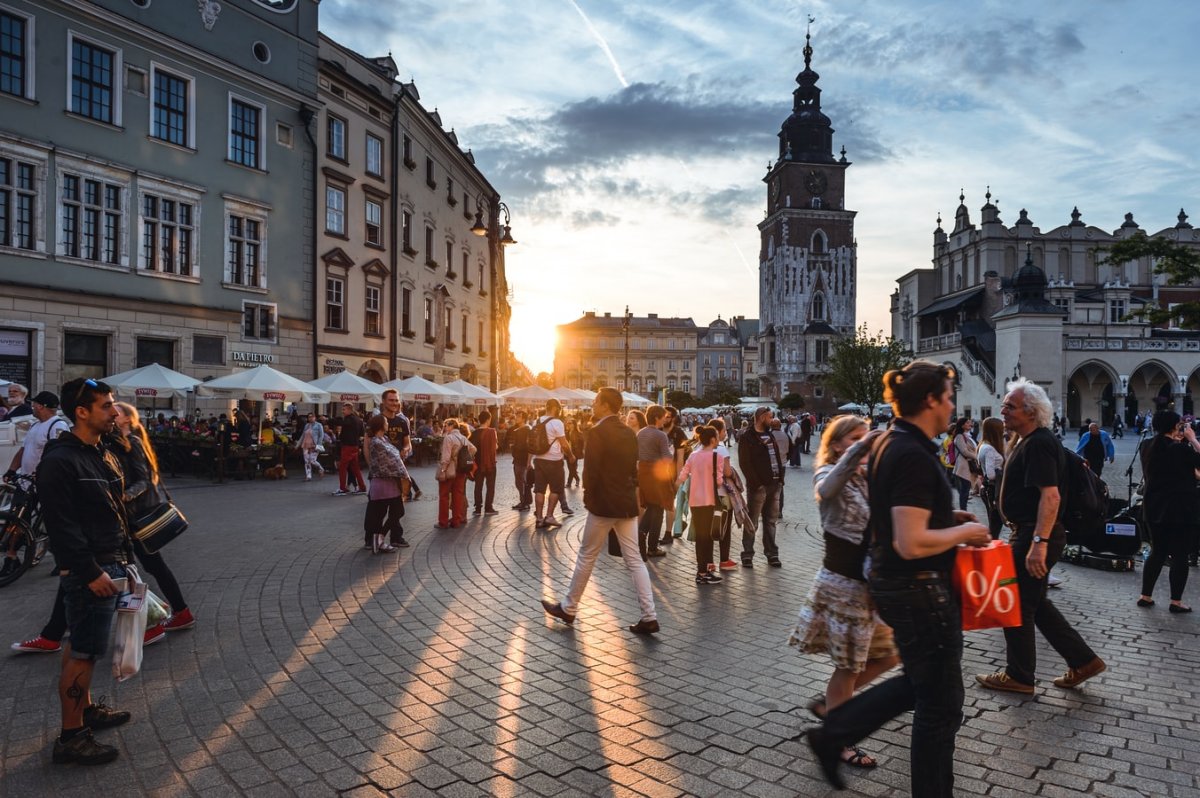 Liczba cudzoziemców z zezwoleniem na pobyt przekroczyła 450 tys.