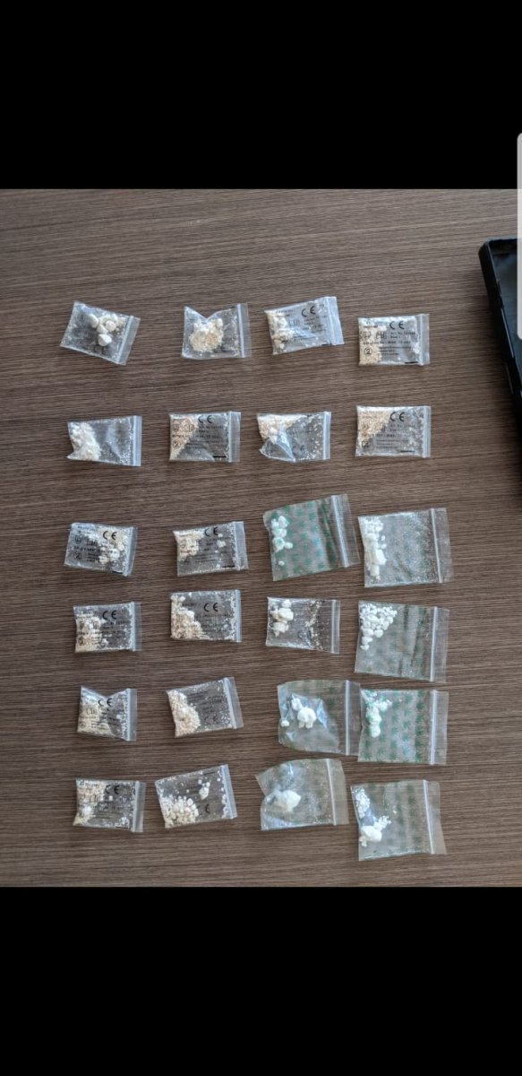Udawał, że śpi… w samochodzie miał narkotyki