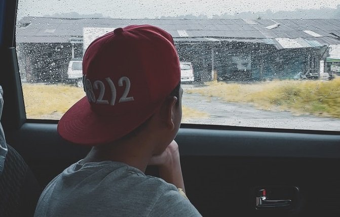 Dziecko za kierownicą, pijany ojciec pasażerem
