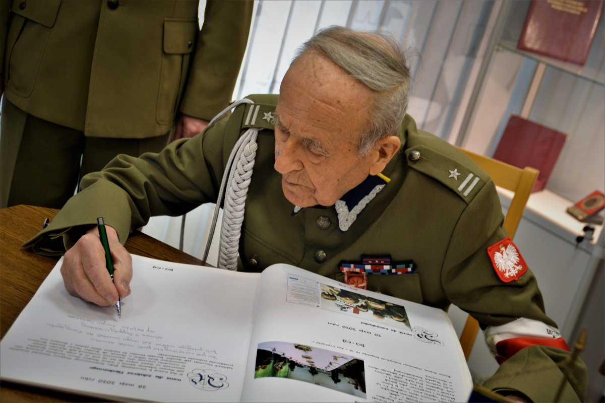 Weteran walk o niepodległość awansowany do stopnia majora 