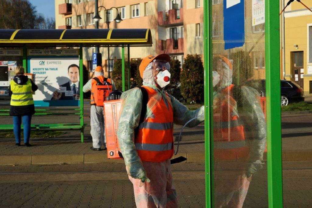 Trwa dezynfekcja przystanków [ZDJĘCIA]