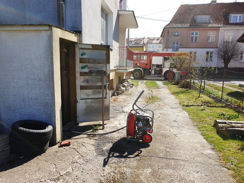 Pożar piwnicy w budynku mieszkalnym