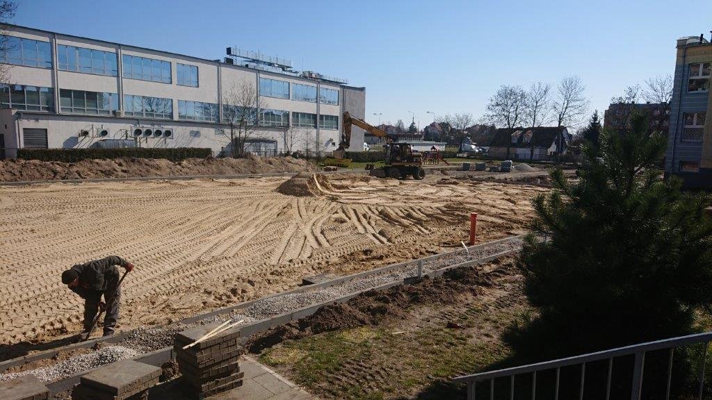 Budowa boisk idzie zgodnie z planem [ZDJĘCIA]