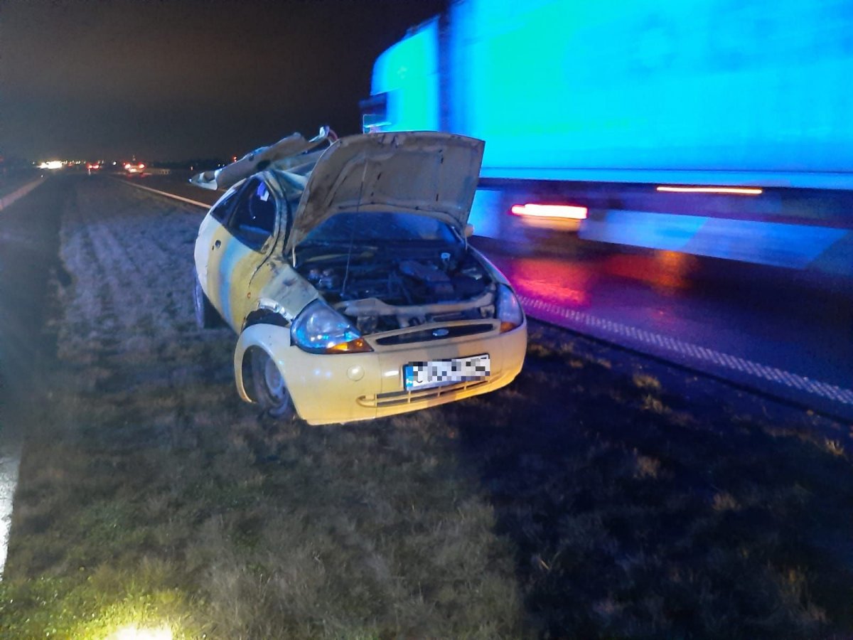 Ford Ka kierowany przez kobietę dachował na 