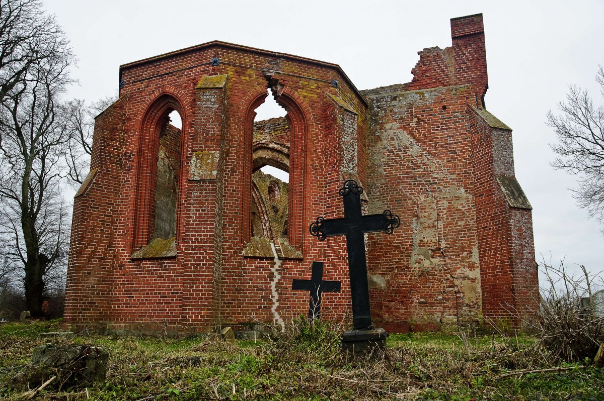 Dbają o ruiny kościoła w Fiszewie [ZDJĘCIA]