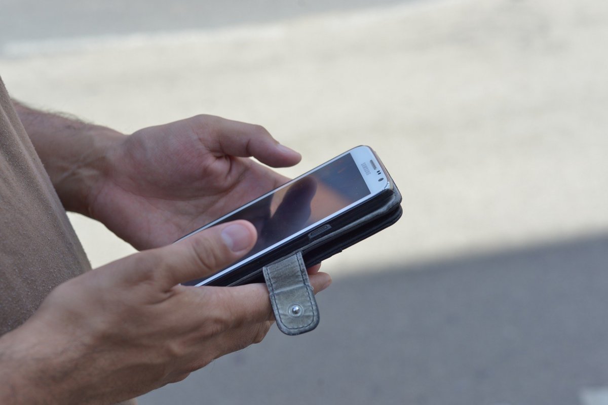 Mężczyzna stracił ponad 9 tysięcy przez SMS