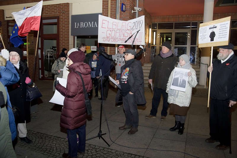 Elblążanie uczcili pamięć Pawła Adamowicza [ZDJĘCIA]