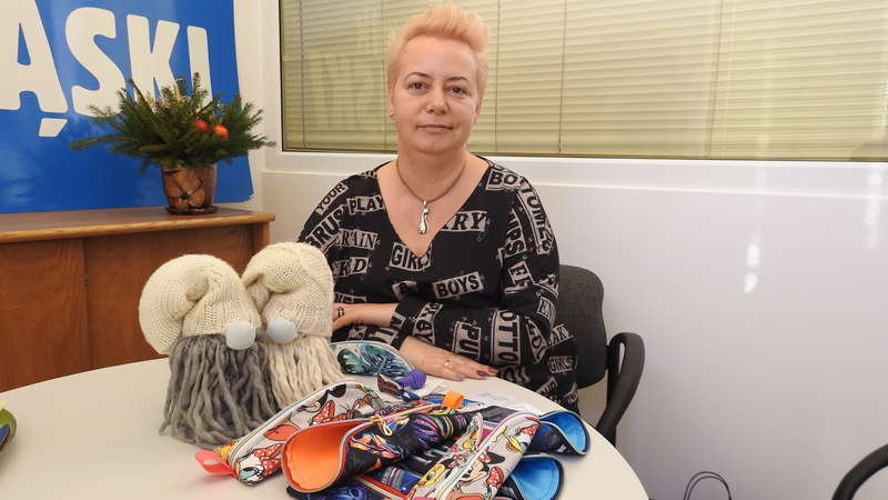 Uciekła na wieś i zaczęła uczyć się szycia [ZDJĘCIA]