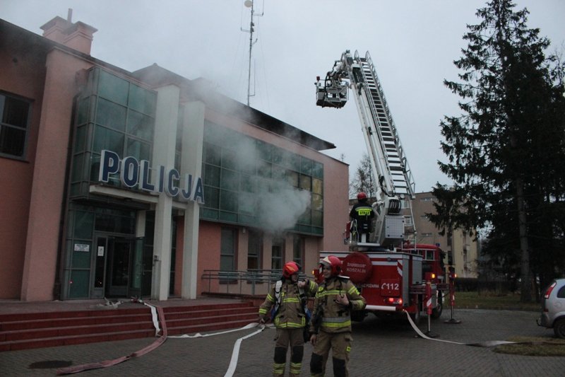 Strażackie ćwiczenia z policjantami [ZDJĘCIA]
