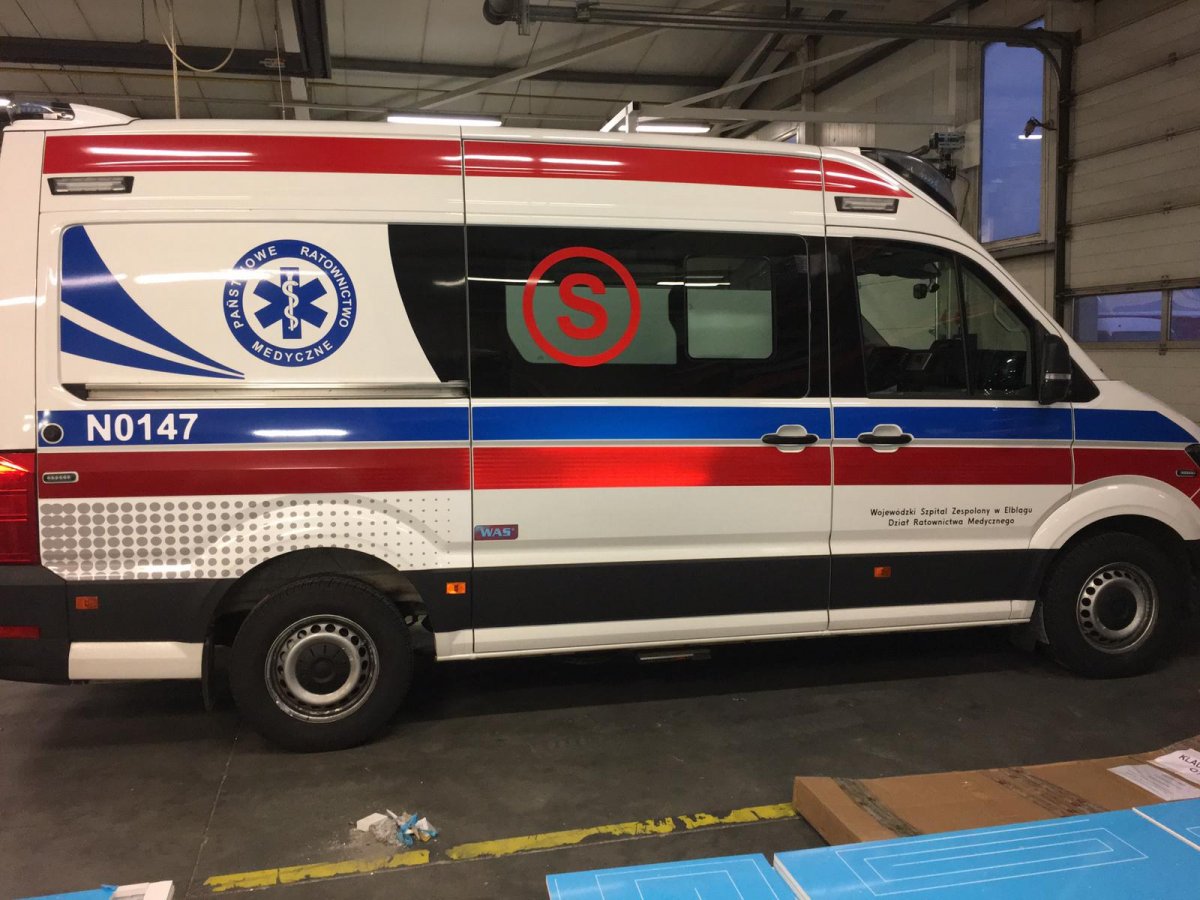 Nowy ambulans i krzesełka kardiologiczne
