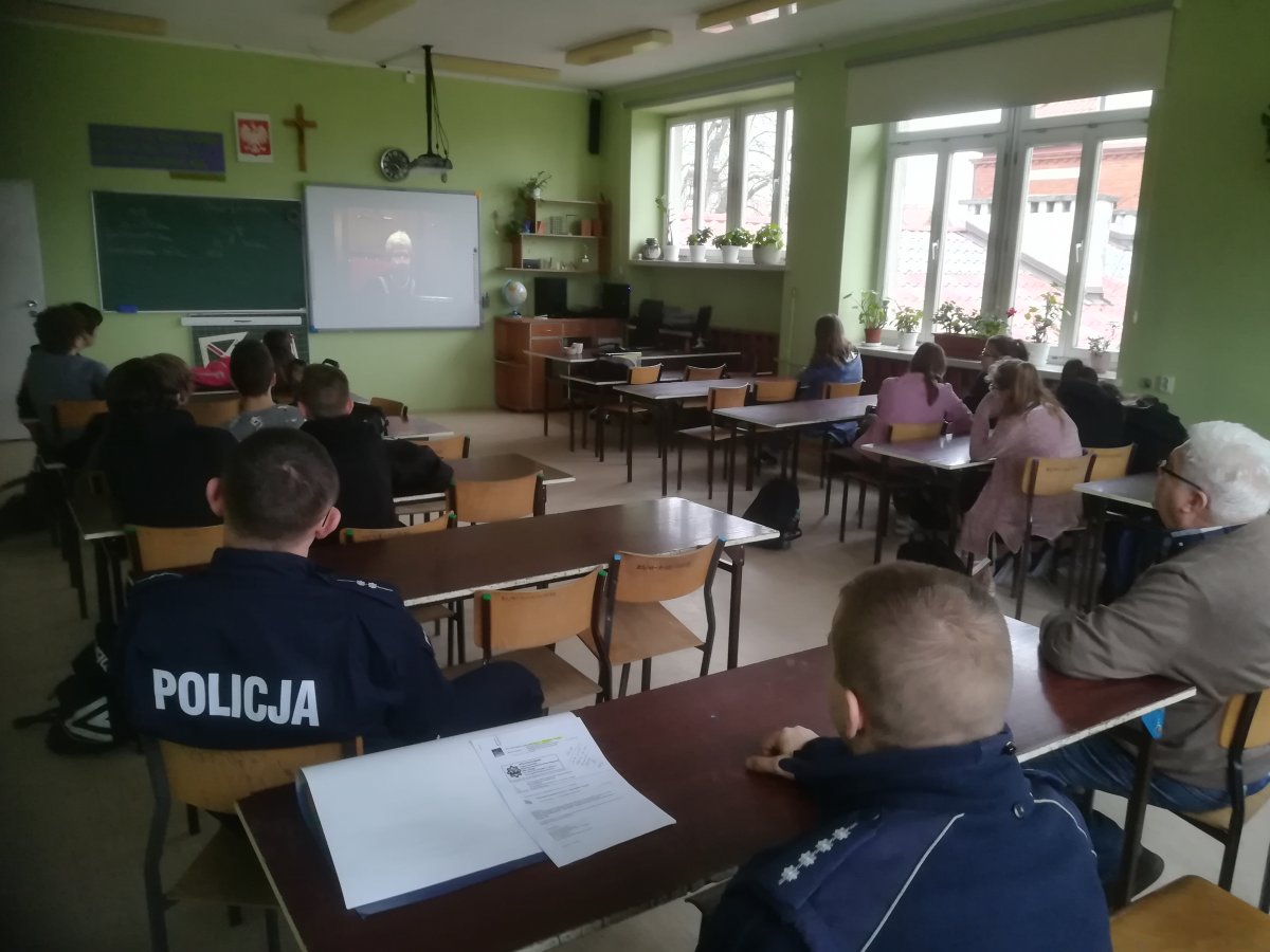 Spotkania policjantów z młodzieżą