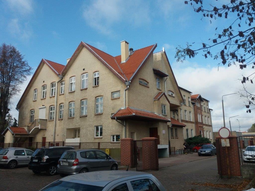 Dachy budynków SP8 jak nowe