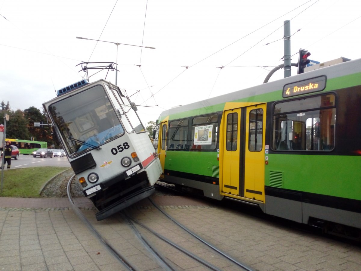 Zderzenie dwóch tramwajów [ZDJĘCIA]
