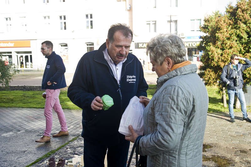 3000 bochenków chleba do rozdania [ZDJĘCIA] 