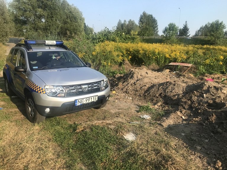 Przyłapali go, jak pozbywał się… ziemi


