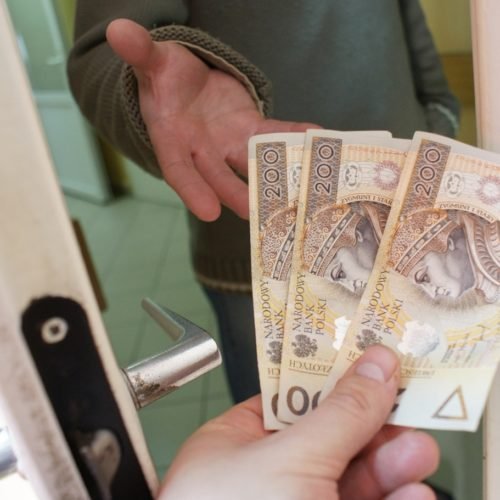 Uwaga! „Dzień dobry, proszę mi rozmienić 100 zł…”

