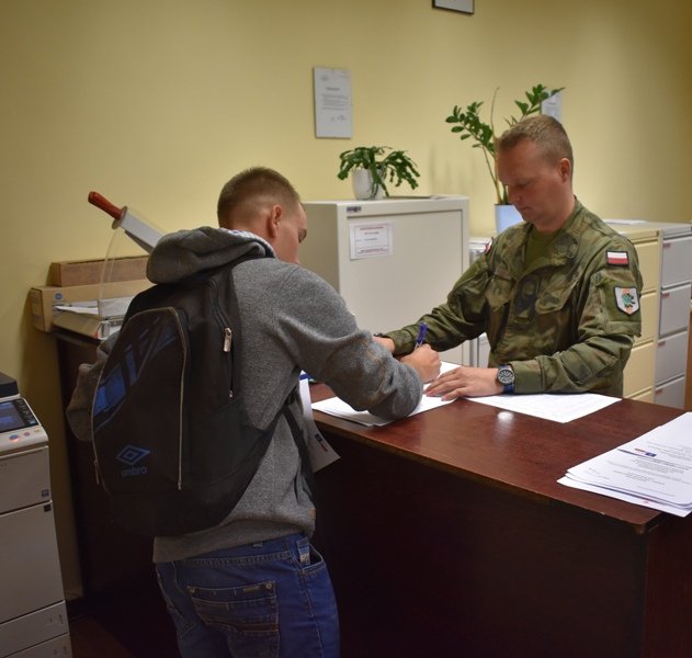 Rozpoczną służbę zawodową w 16. Pułku Logistycznym