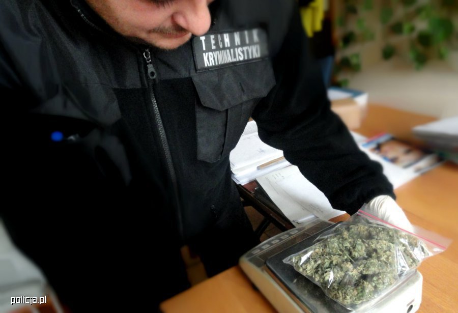 Nieudolnie chciał uniknąć policyjnej kontroli. Wpadł z narkotykami

