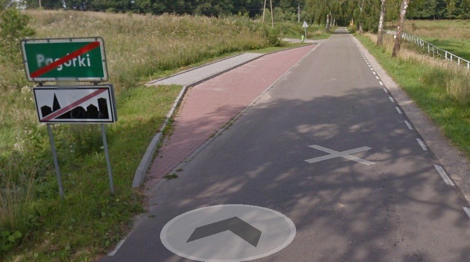 Mieszkańcy odcięci od komunikacji. By dotrzeć na busa, pokonują kilometry