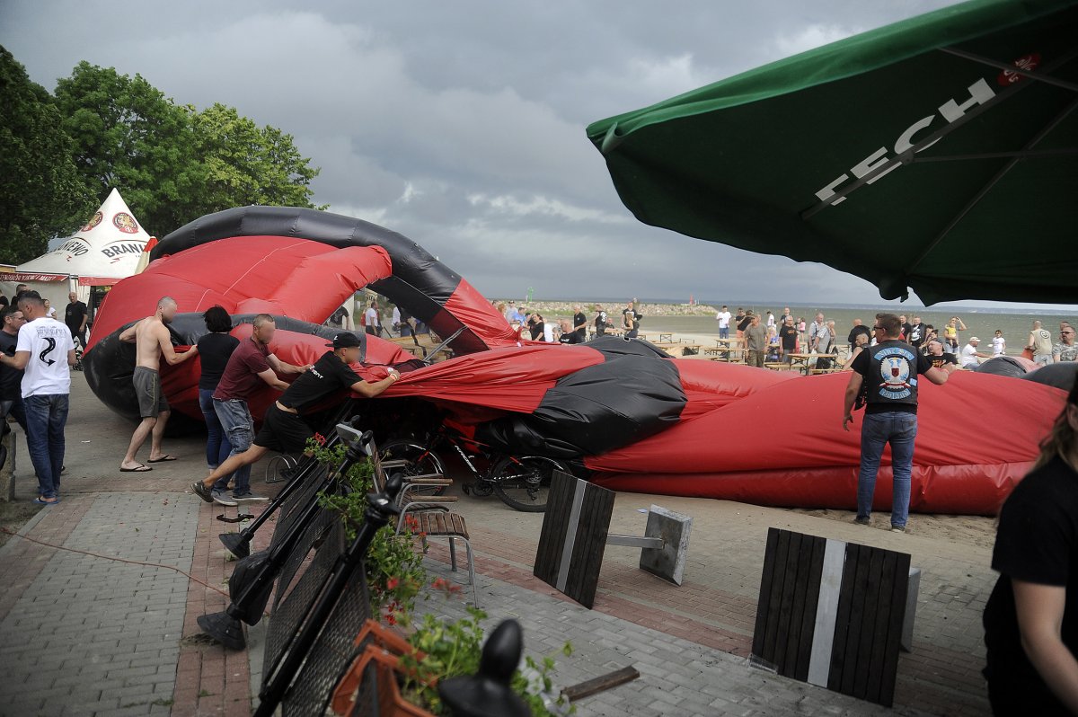 Wiało, zwalało namioty, przewracało ławki, a motocykliści bawili się przednio [GALERIA ZDJĘĆ]