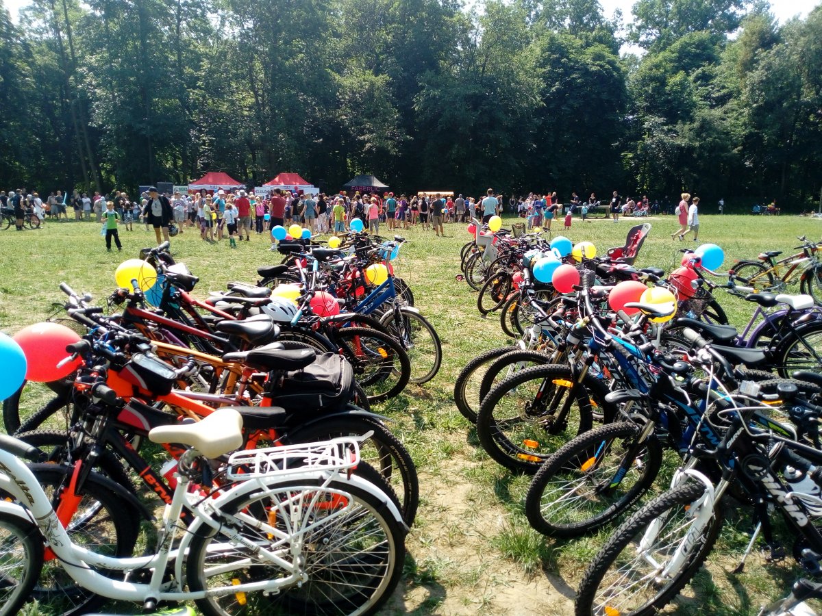 Setki uczniów jeździły do szkoły na rowerach! Podsumowujemy Rowerowy Maj [195 ZDJĘĆ!]