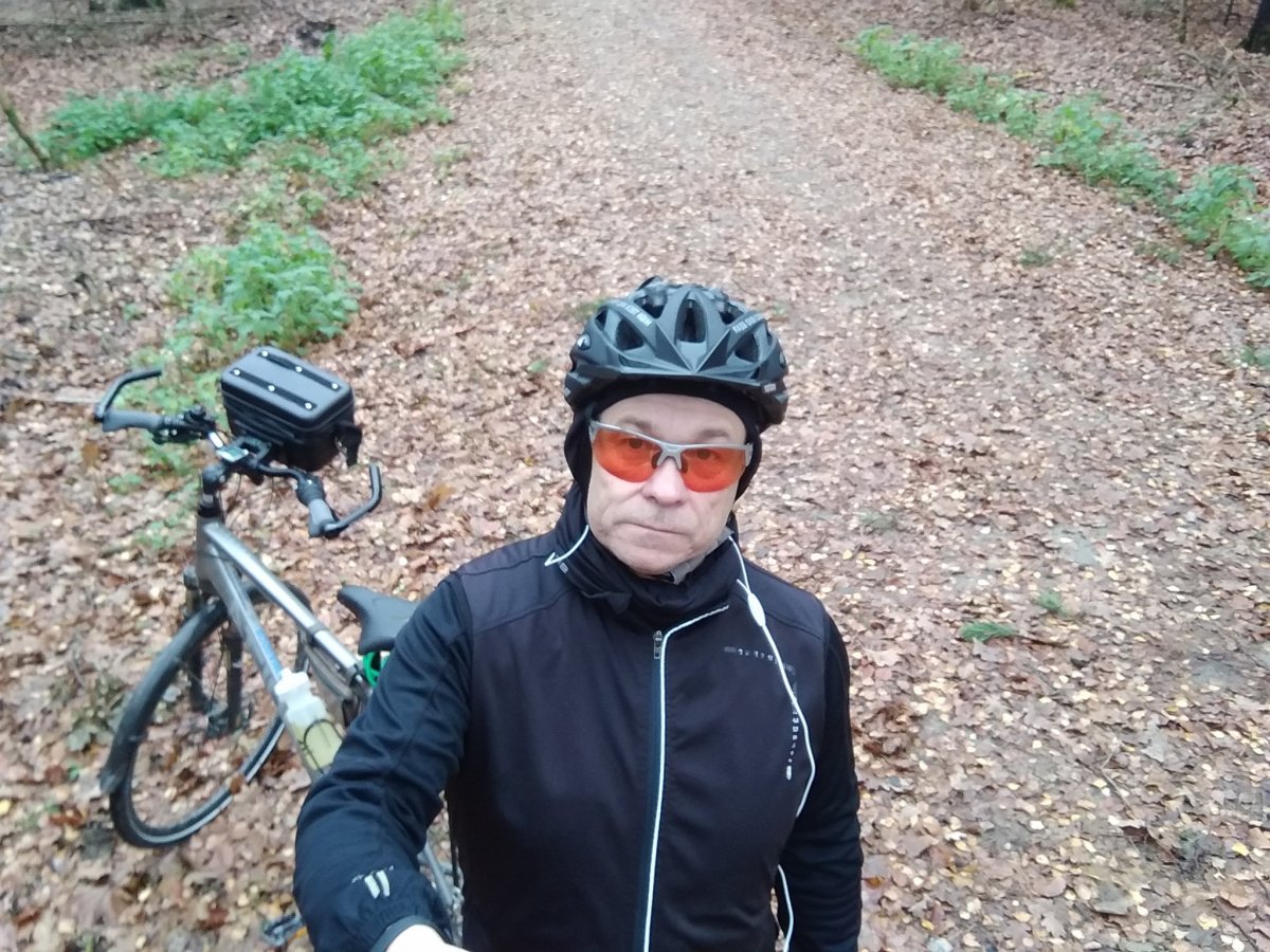 Jeździł na wózku, teraz na rowerze pomaga dzieciom