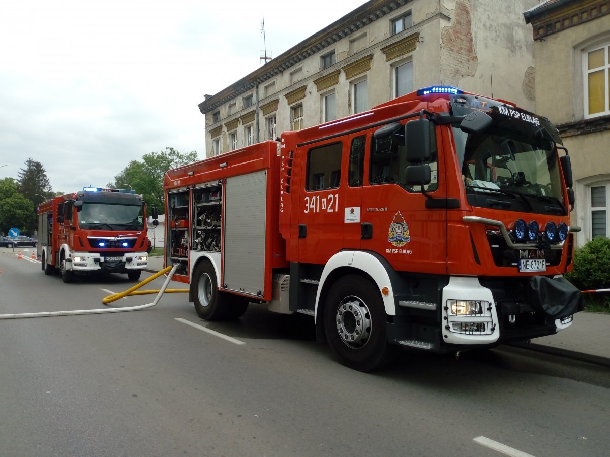 Mieszkanie w ogniu, akcja strażaków [AKTUALIZACJA] [ZDJĘCIA]