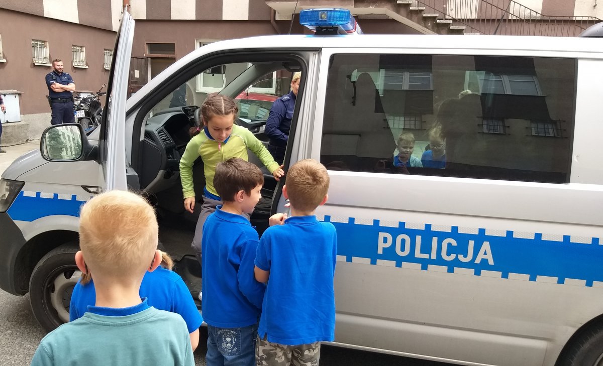 Elbląg: Dzieci z SP 16 odwiedziły komendę Policji [Wideo]