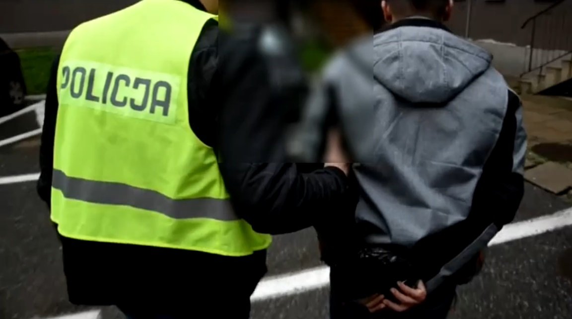 Elbląg: Włamywali się do sklepu – policjanci zatrzymali ich na „gorącym uczynku”