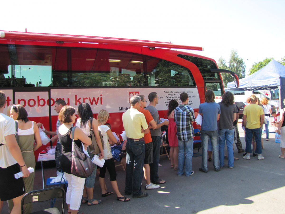 Oddaj krew, uratuj życie. Pod komendę przyjedzie krwiobus