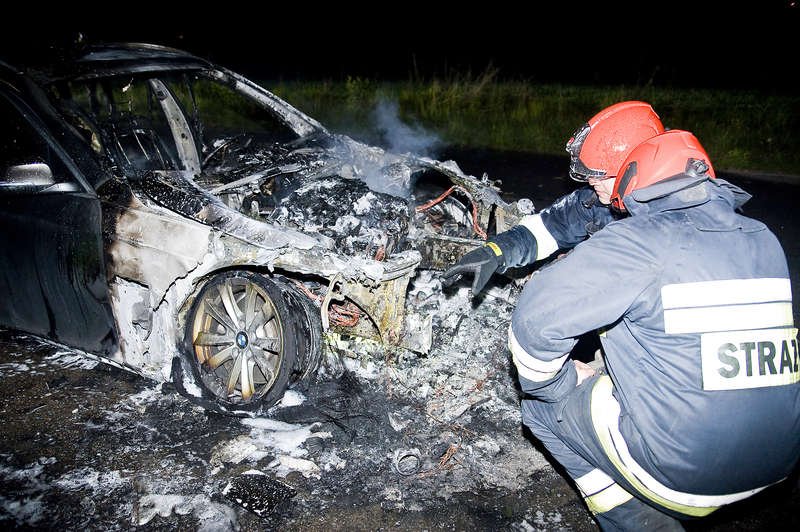 BMW w kilka sekund stanęło w płomieniach [zdjęcia]